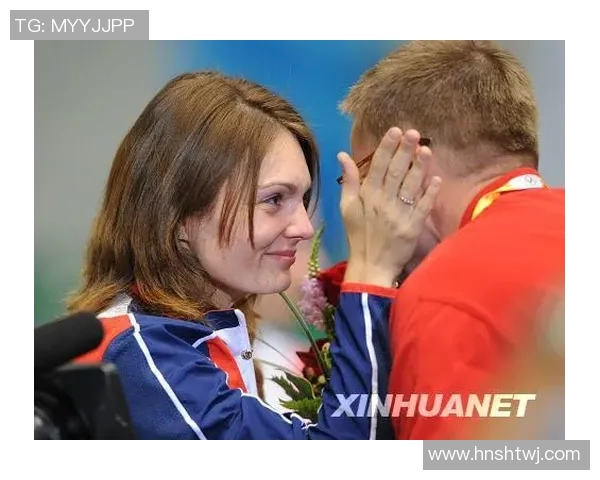 项链加持下的足球球星如何在赛场内外展现独特个性与非凡魅力